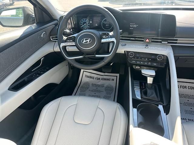New 2025 Hyundai Elantra Limited FWD image 10