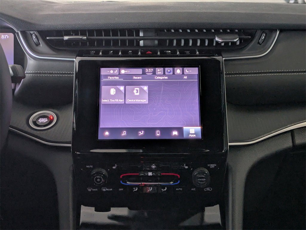 New 2025 Jeep Grand Cherokee Altitude image 19