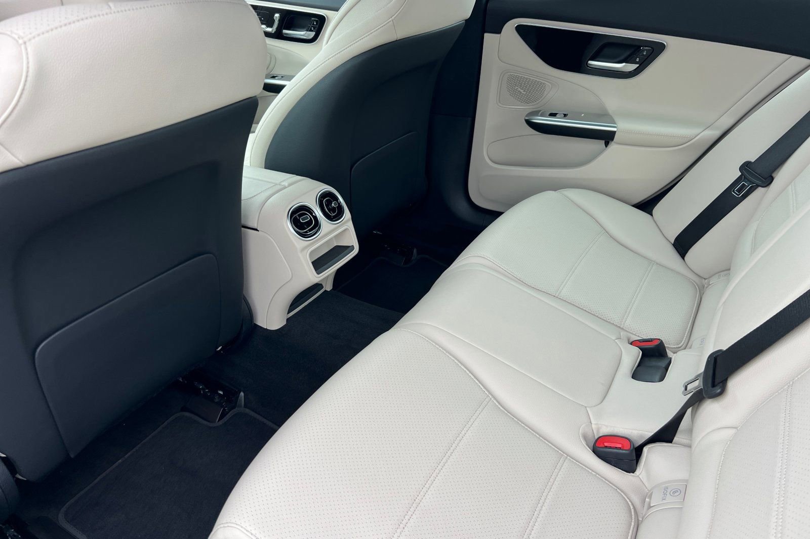 Certified 2024 Mercedes-Benz C 300 4MATIC Sedan image 4