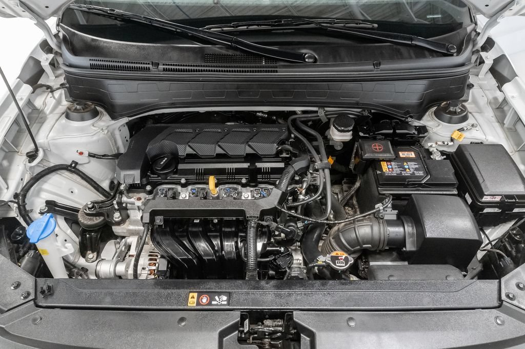 Used 2025 Hyundai Venue SEL FWD image 3