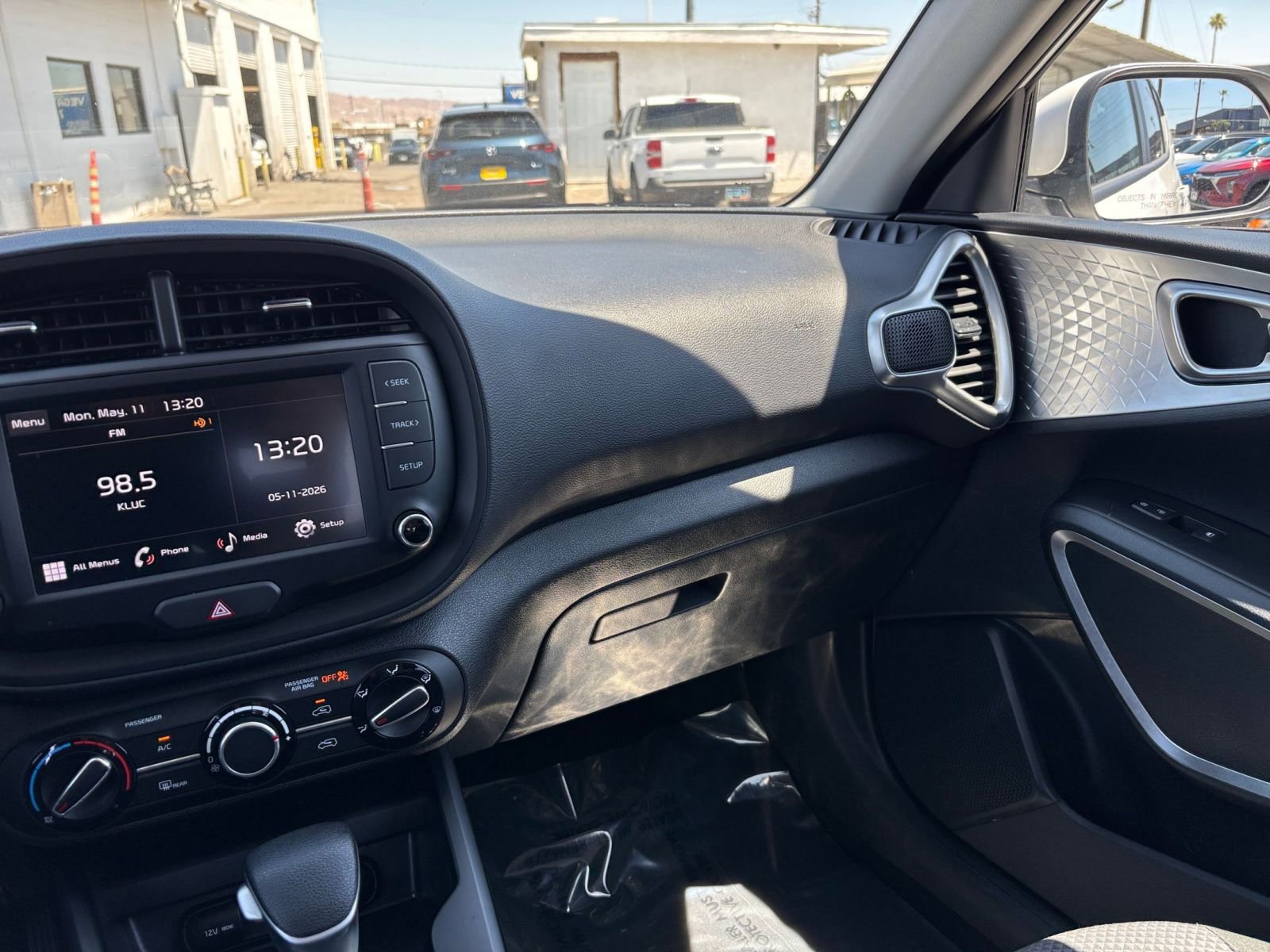 Used 2025 Kia Soul LX w/ LX Technology Package FWD image 34