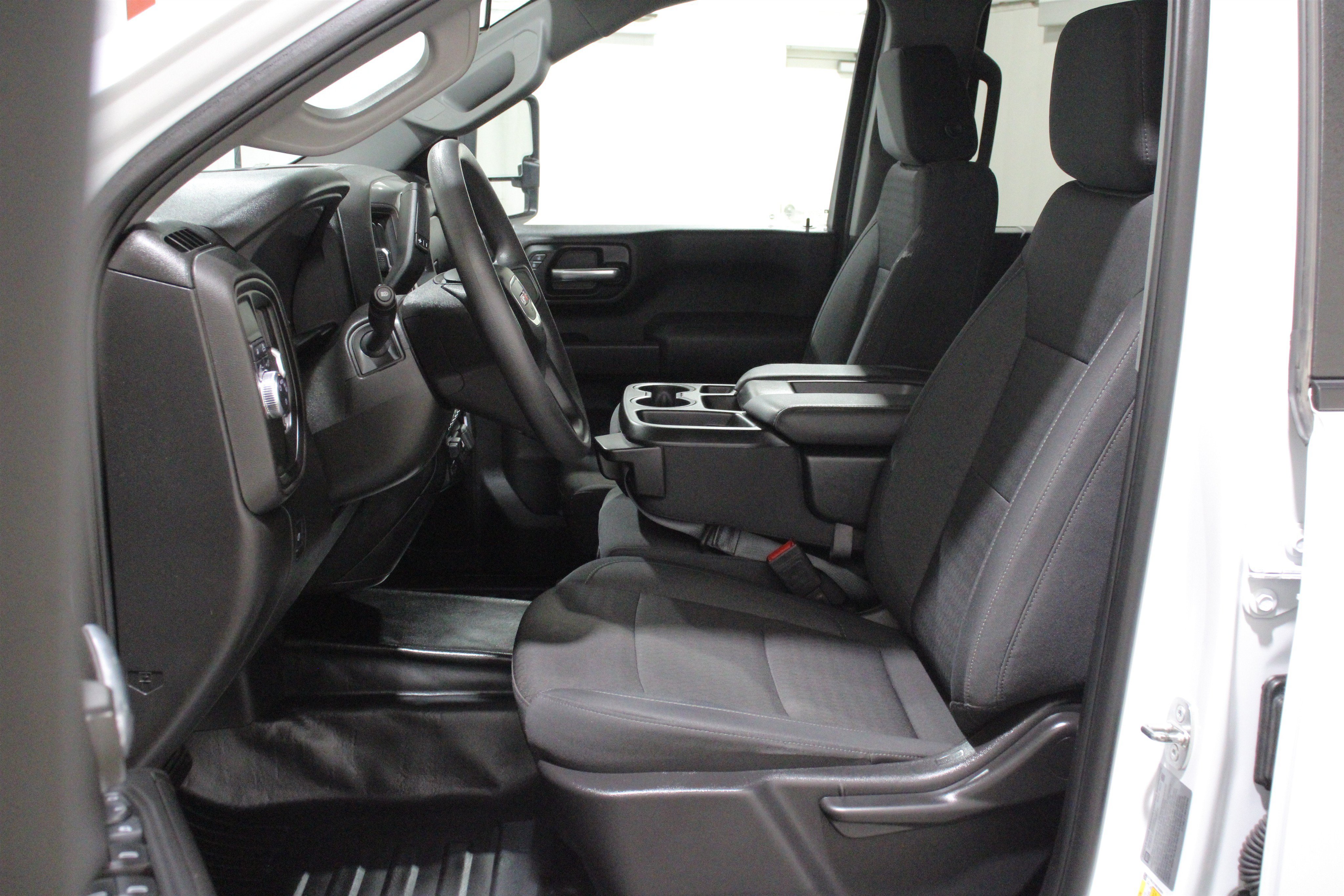 Used 2024 GMC Sierra 2500 Pro w/ Convenience Package RWD image 3