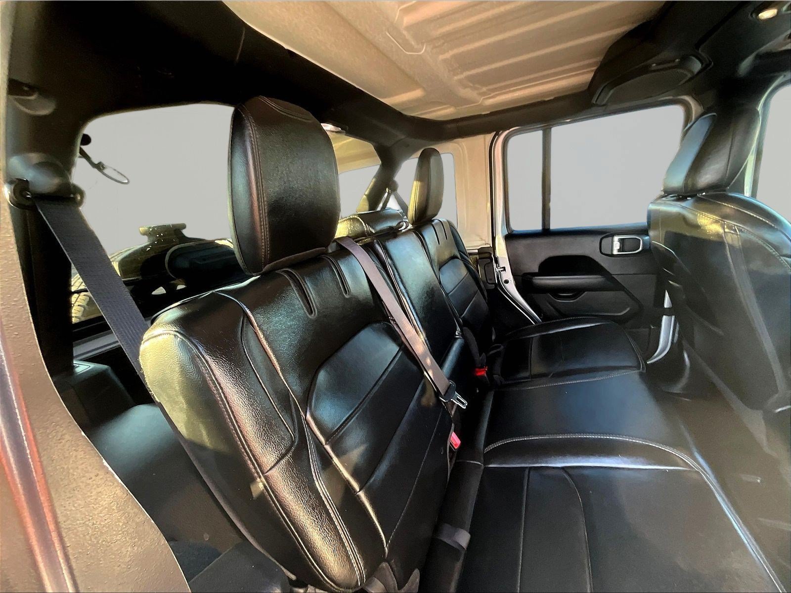 Used 2022 Jeep Wrangler Unlimited Sahara w/ Cold Weather Group AWD/4WD image 22