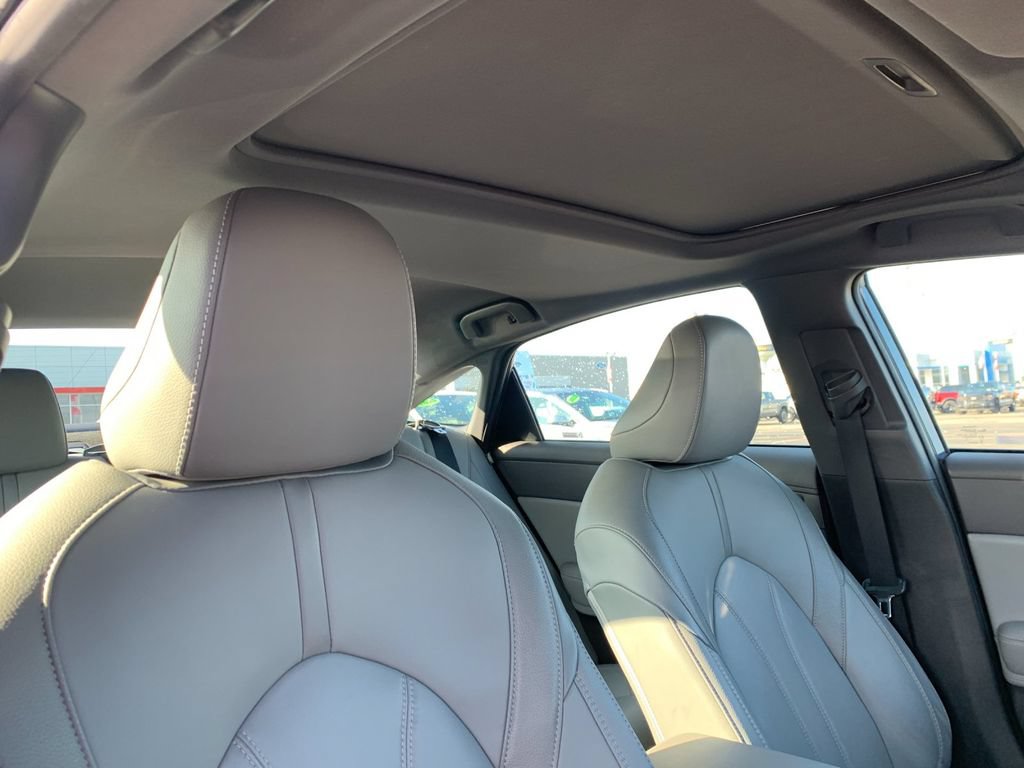 Used 2021 Toyota Avalon XLE w/ Moonroof Package FWD image 19