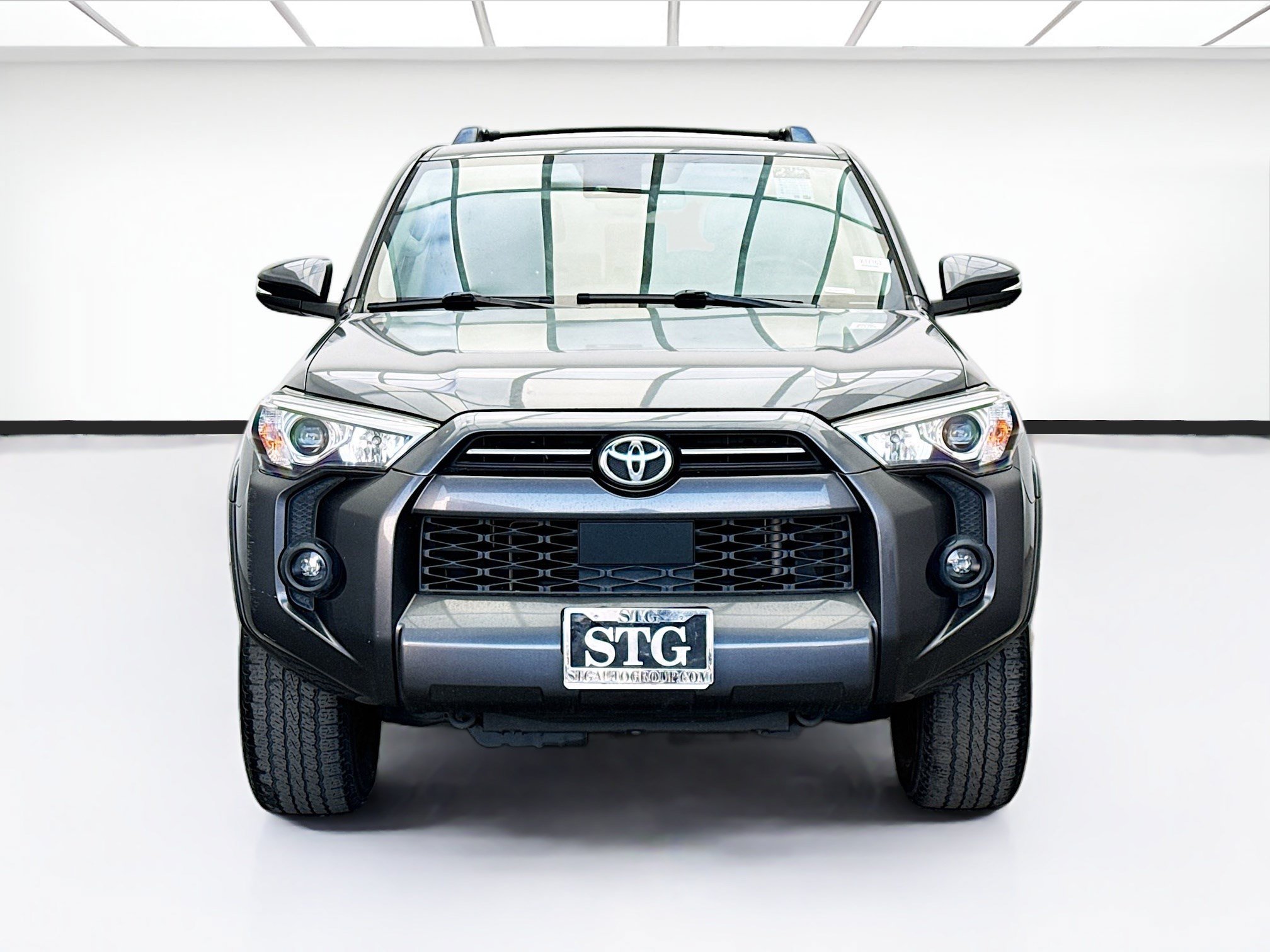 Used 2021 Toyota 4Runner SR5 Premium w/ Moonroof Package RWD image 2