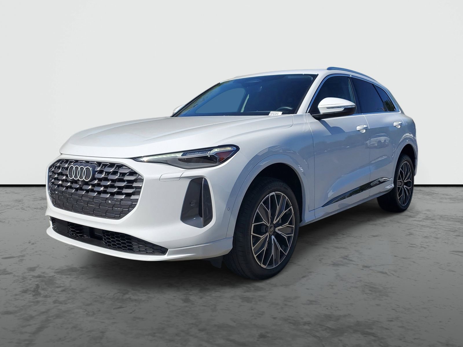 Used 2025 Audi Q5 Premium Plus w/ Premium Plus image 2