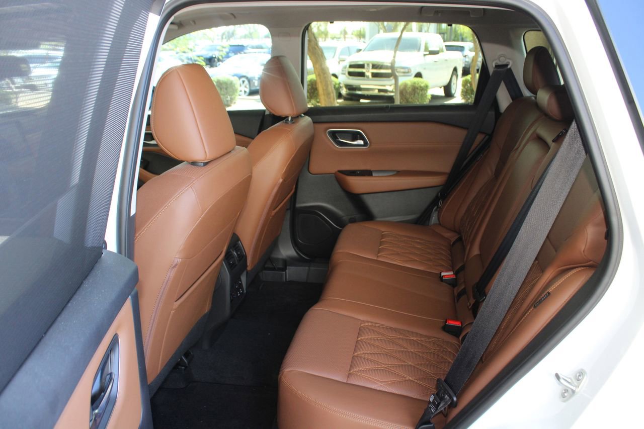 Used 2026 Nissan Rogue Platinum w/ Platinum Premium Package AWD/4WD image 12