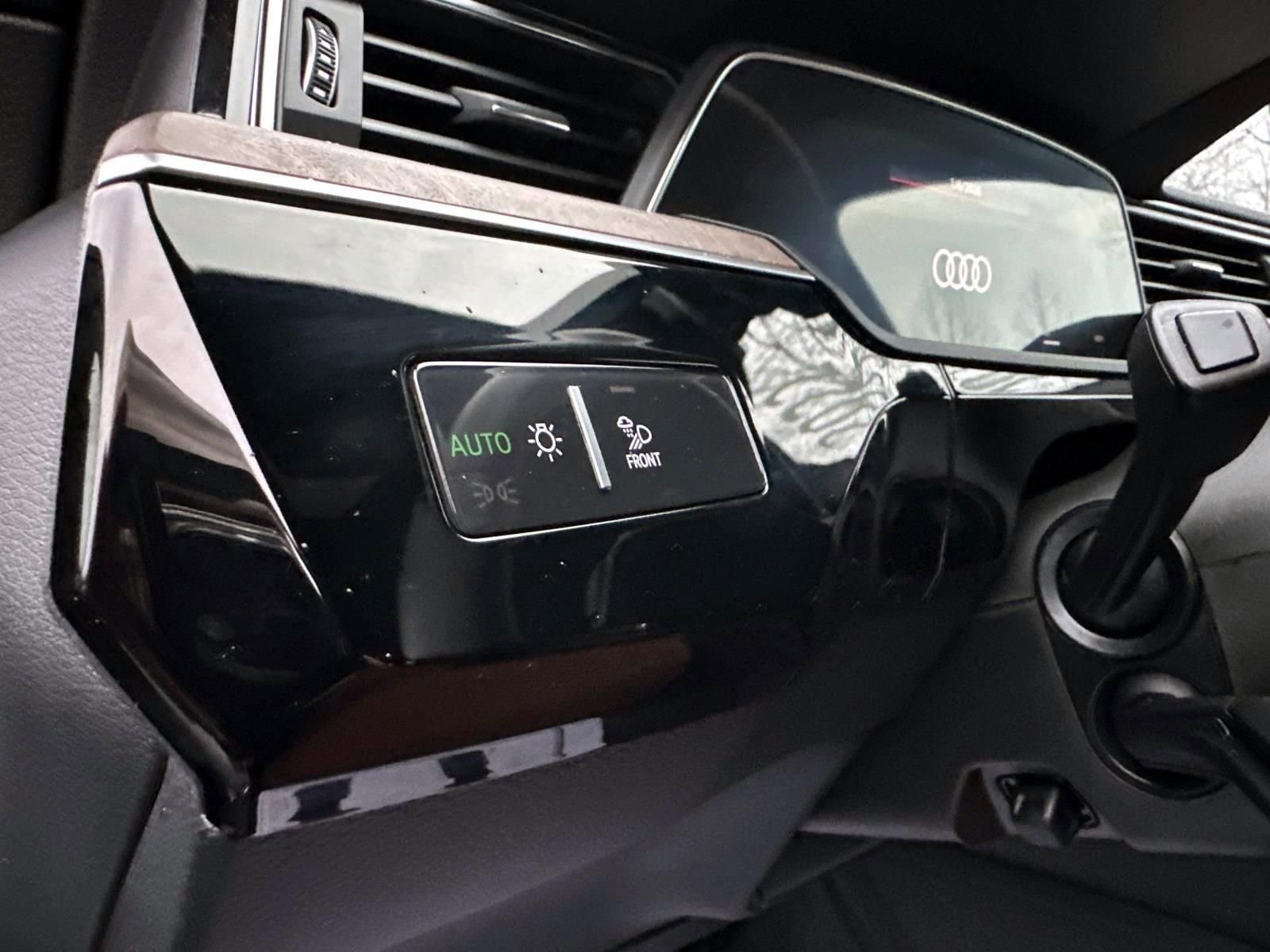 Used 2022 Audi e-tron Premium Plus image 15