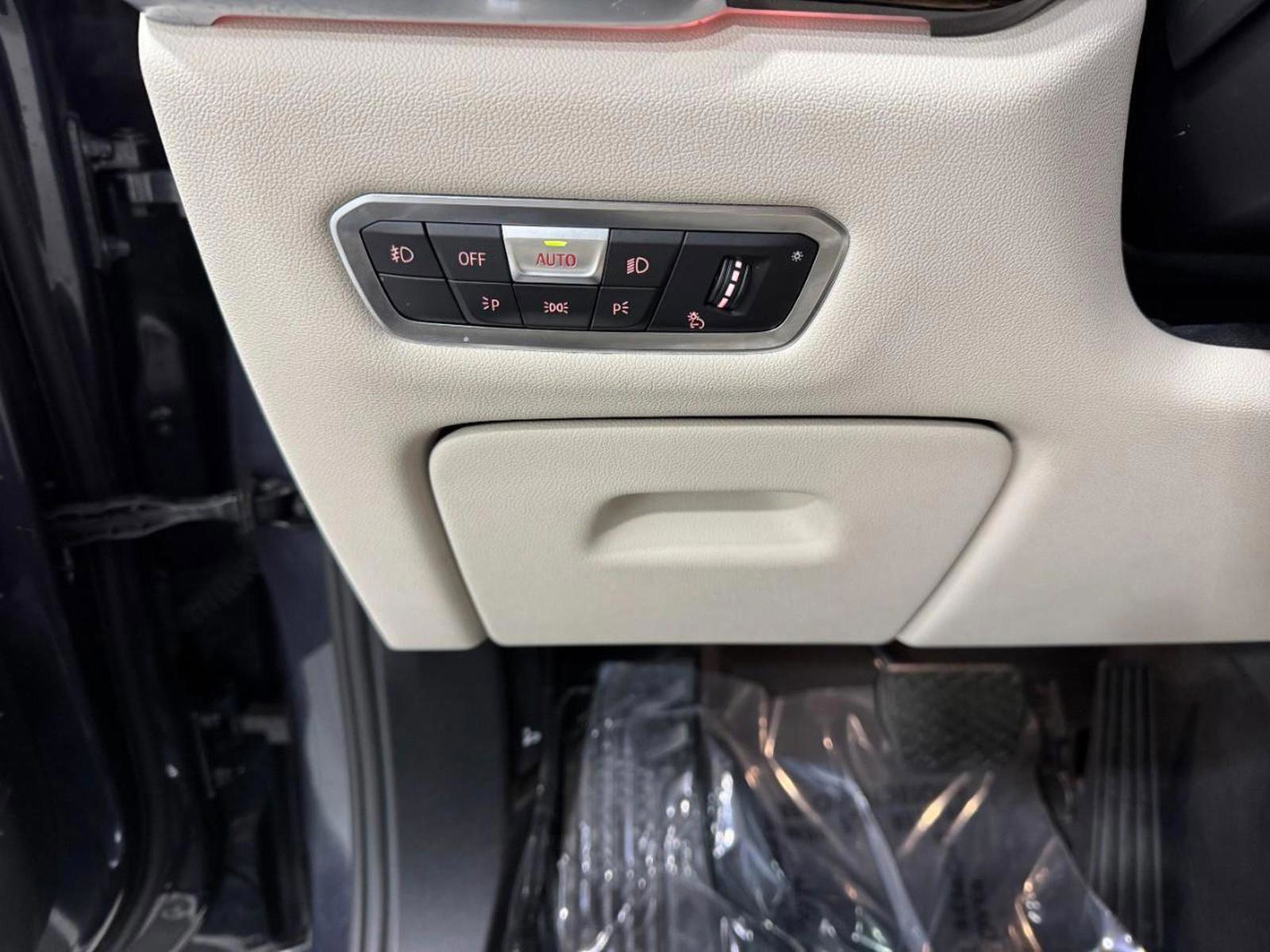 Used 2021 BMW X5 xDrive40i w/ Premium Package image 32