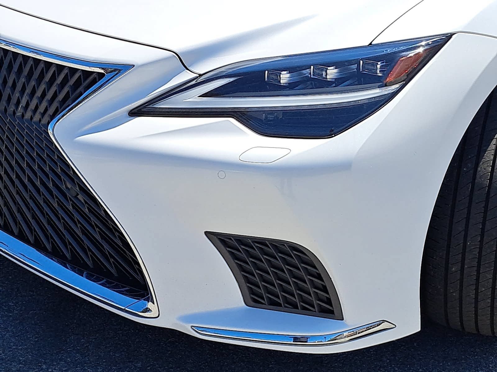 Used 2022 Lexus LS 500 AWD w/ Interior Upgrade Package image 34