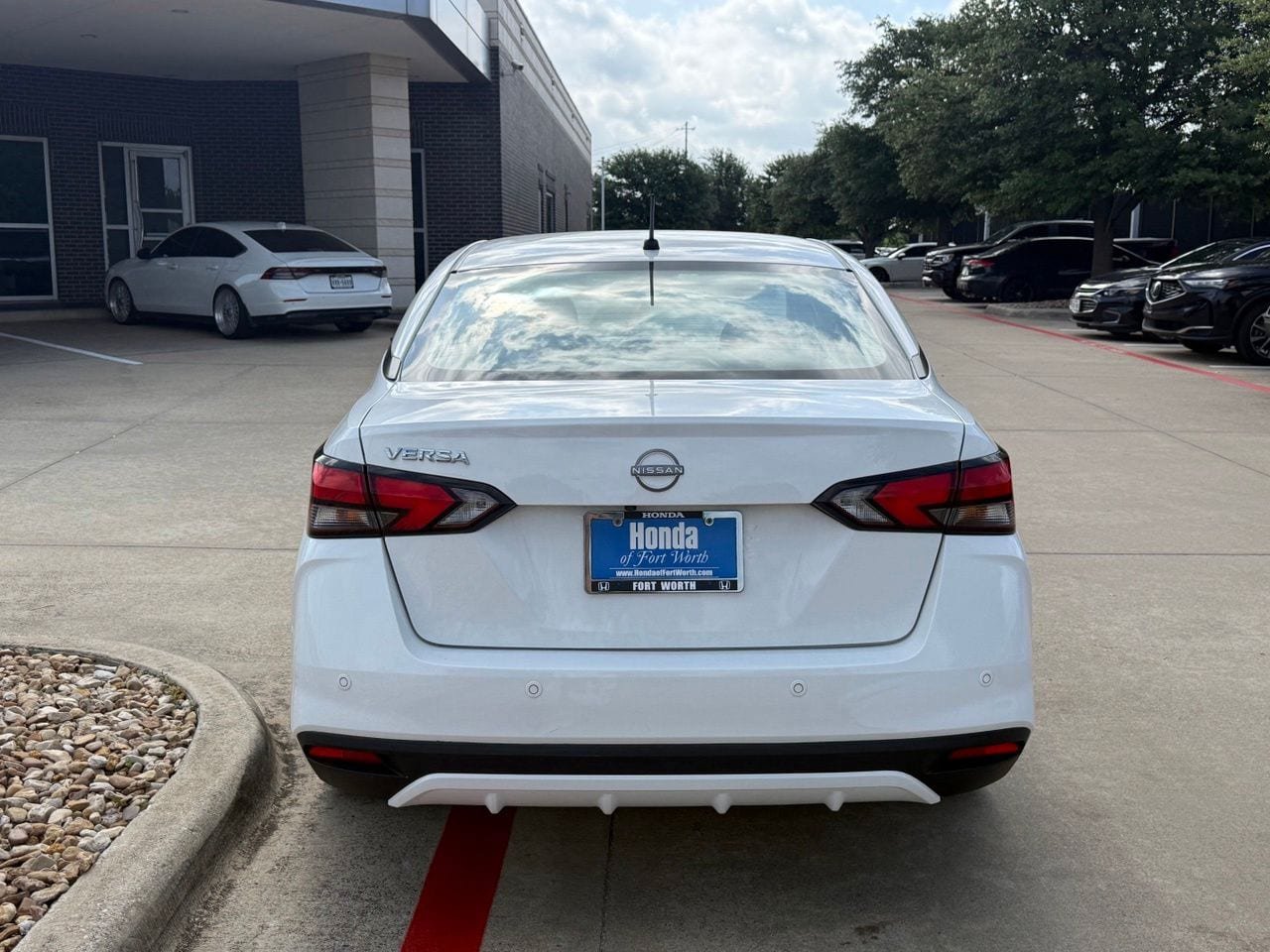 Used 2023 Nissan Versa S FWD image 4