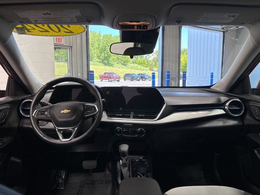Used 2024 Chevrolet Trax LT w/ Driver Confidence Package FWD image 11
