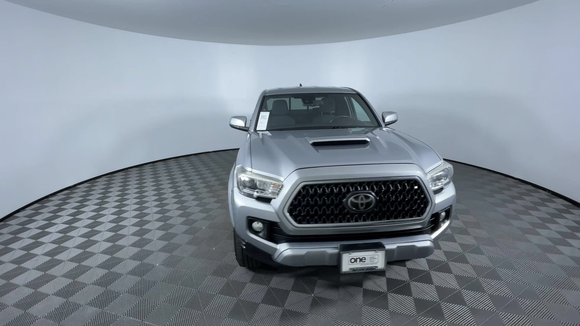 Used 2018 Toyota Tacoma TRD Sport AWD/4WD image 3