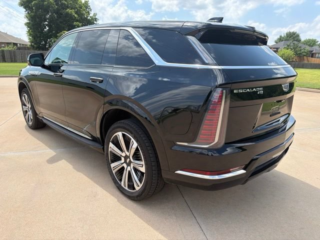 Certified 2025 Cadillac Escalade IQ Luxury 2 w/ LPO, Premium Carpet Package AWD/4WD image 3