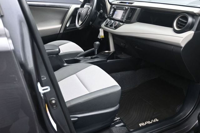 Used 2015 Toyota RAV4 LE FWD image 27