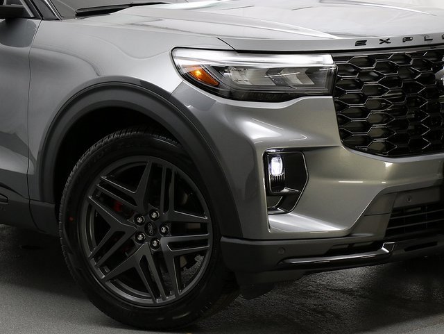 New 2026 Ford Explorer ST image 3