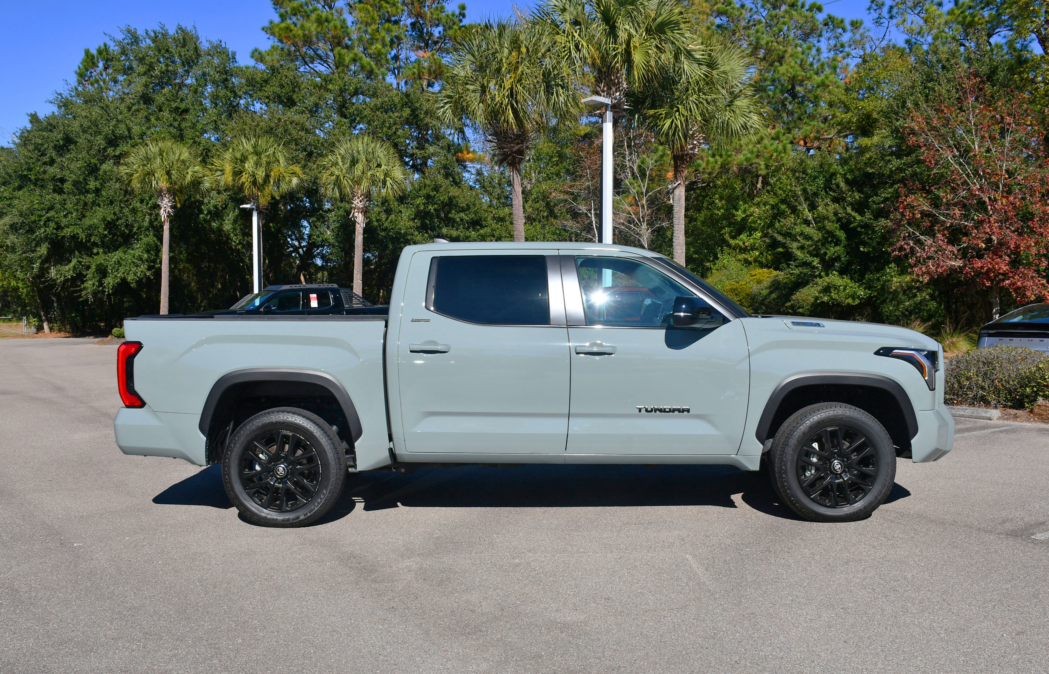 Used 2025 Toyota Tundra Limited image 2