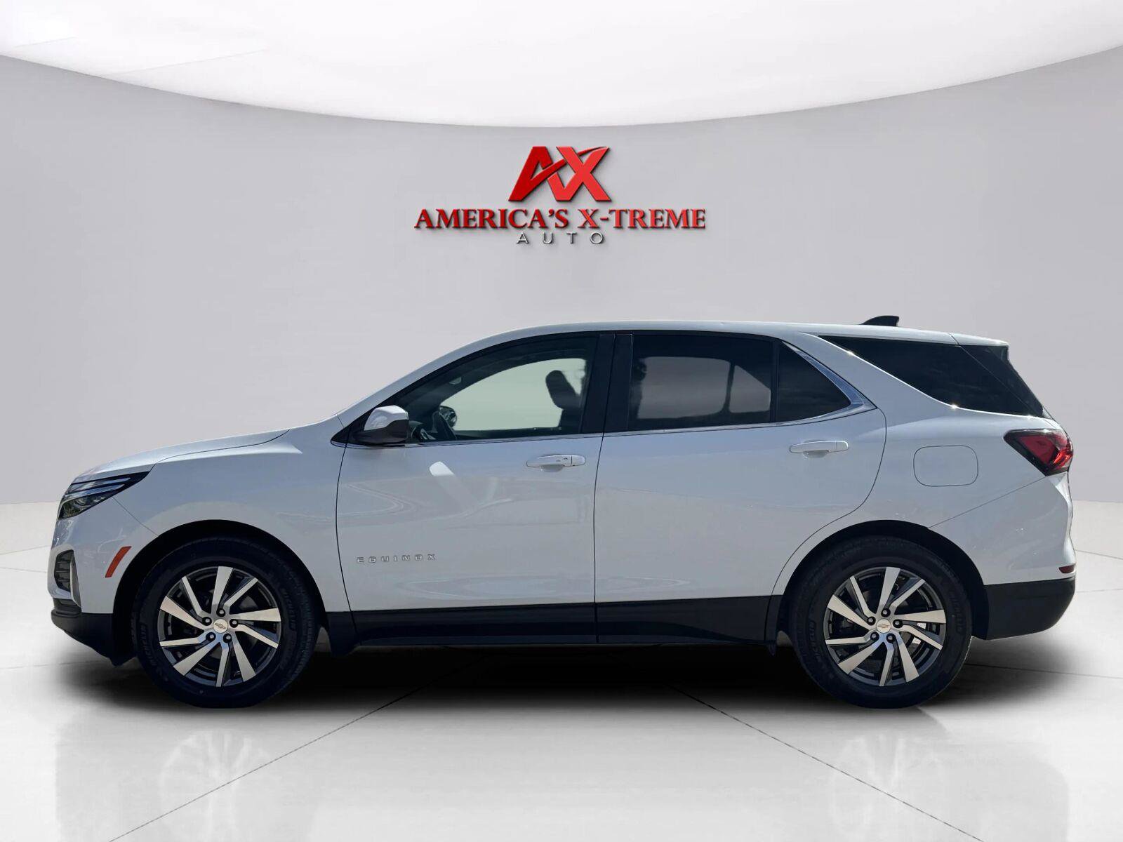 Used 2023 Chevrolet Equinox LT FWD image 2