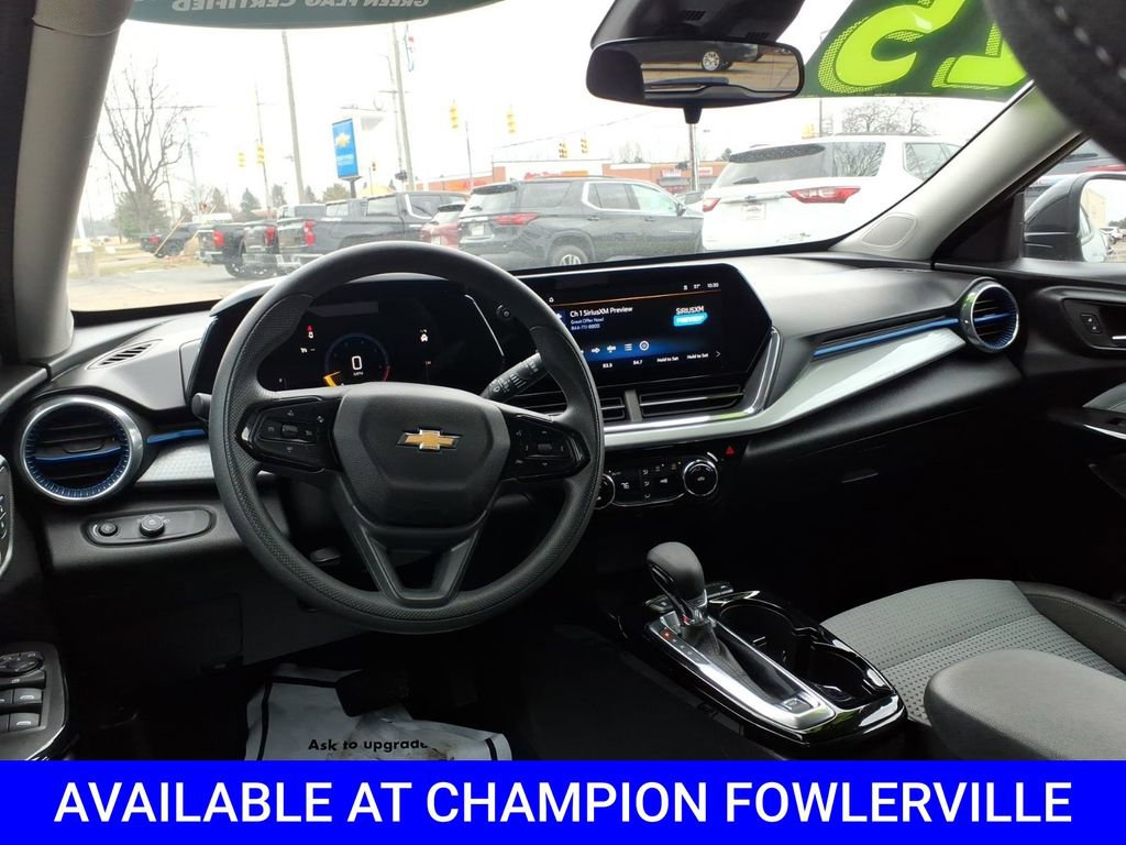 Used 2025 Chevrolet Trax LT image 11