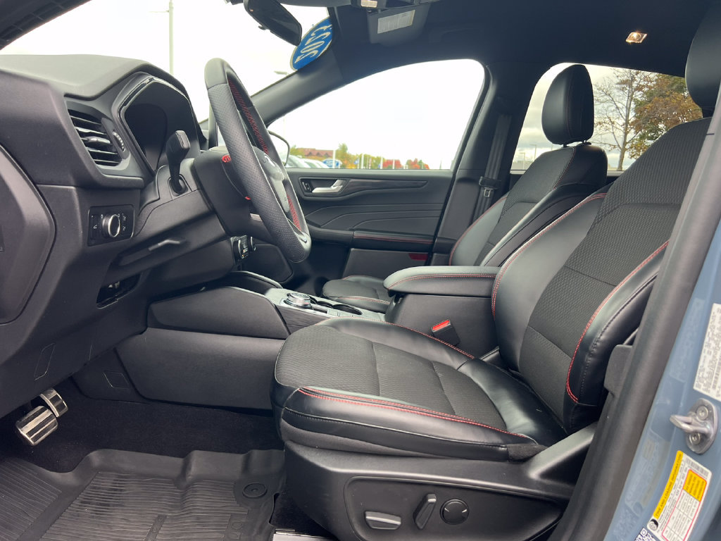 Certified 2023 Ford Escape ST-Line AWD/4WD image 3