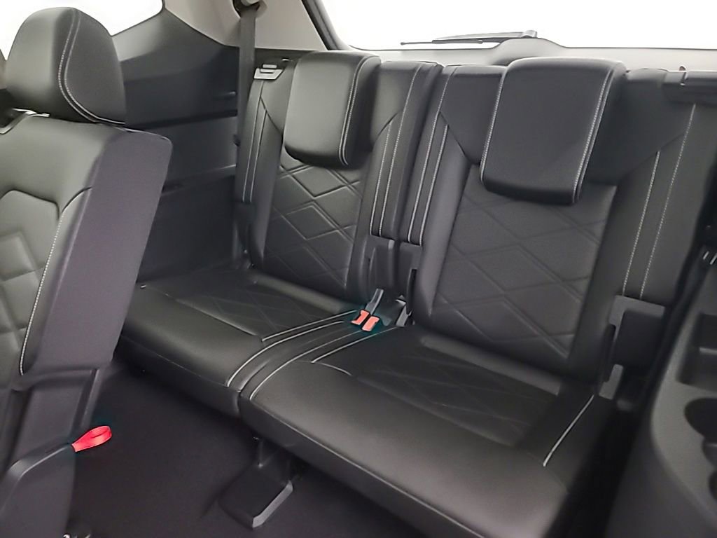 Used 2025 Volkswagen Atlas SE image 21