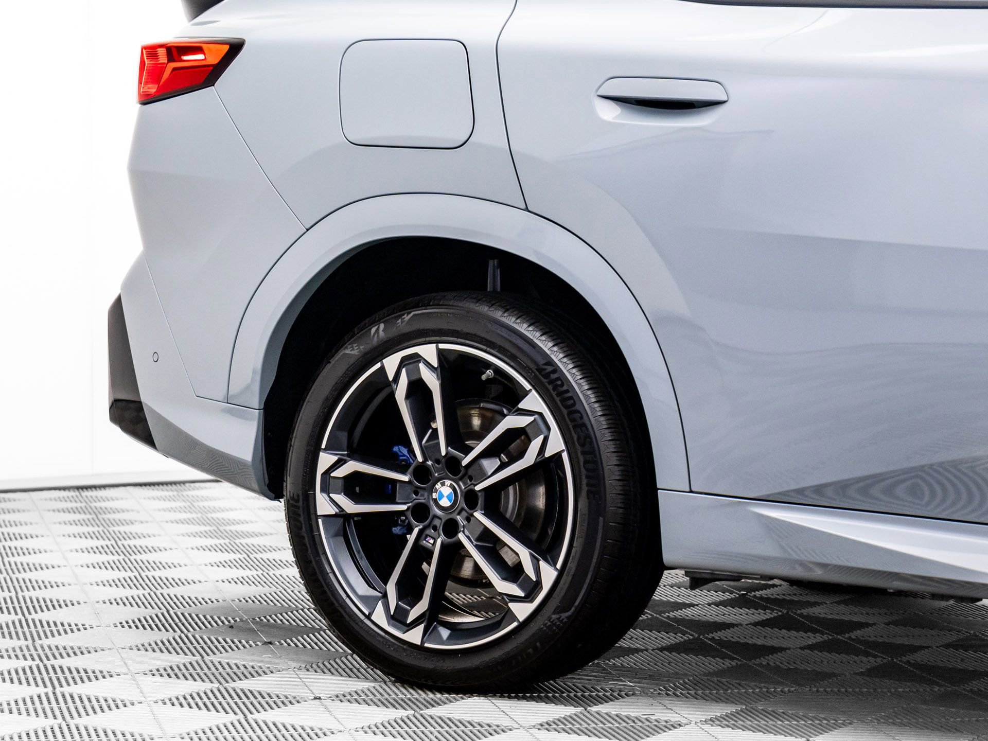 Used 2025 BMW X2 xDrive28i w/ Premium Package image 34