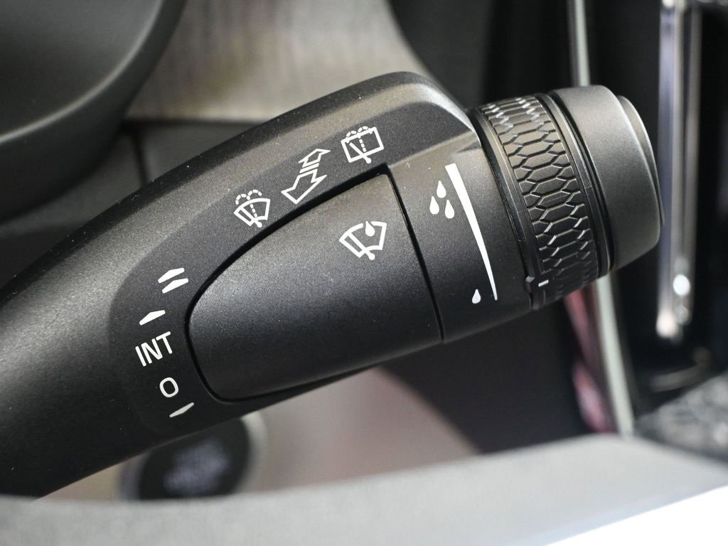 New 2026 Volvo XC40 B5 Ultra w/ Protection Package Premier image 34