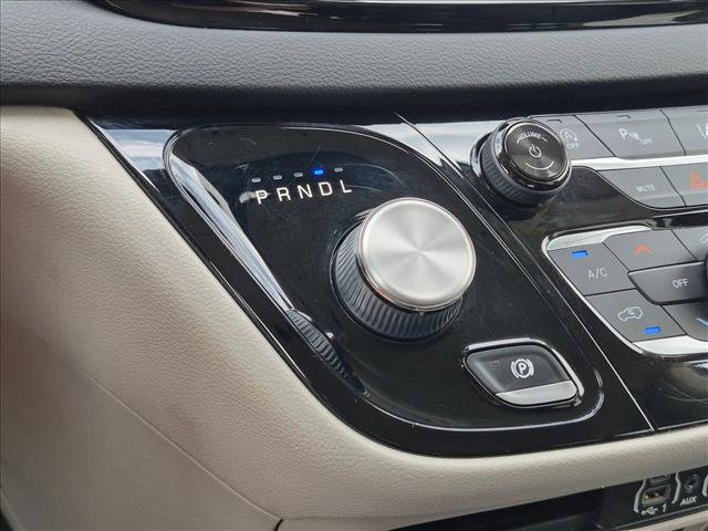 Used 2022 Chrysler Pacifica Touring-L FWD image 12