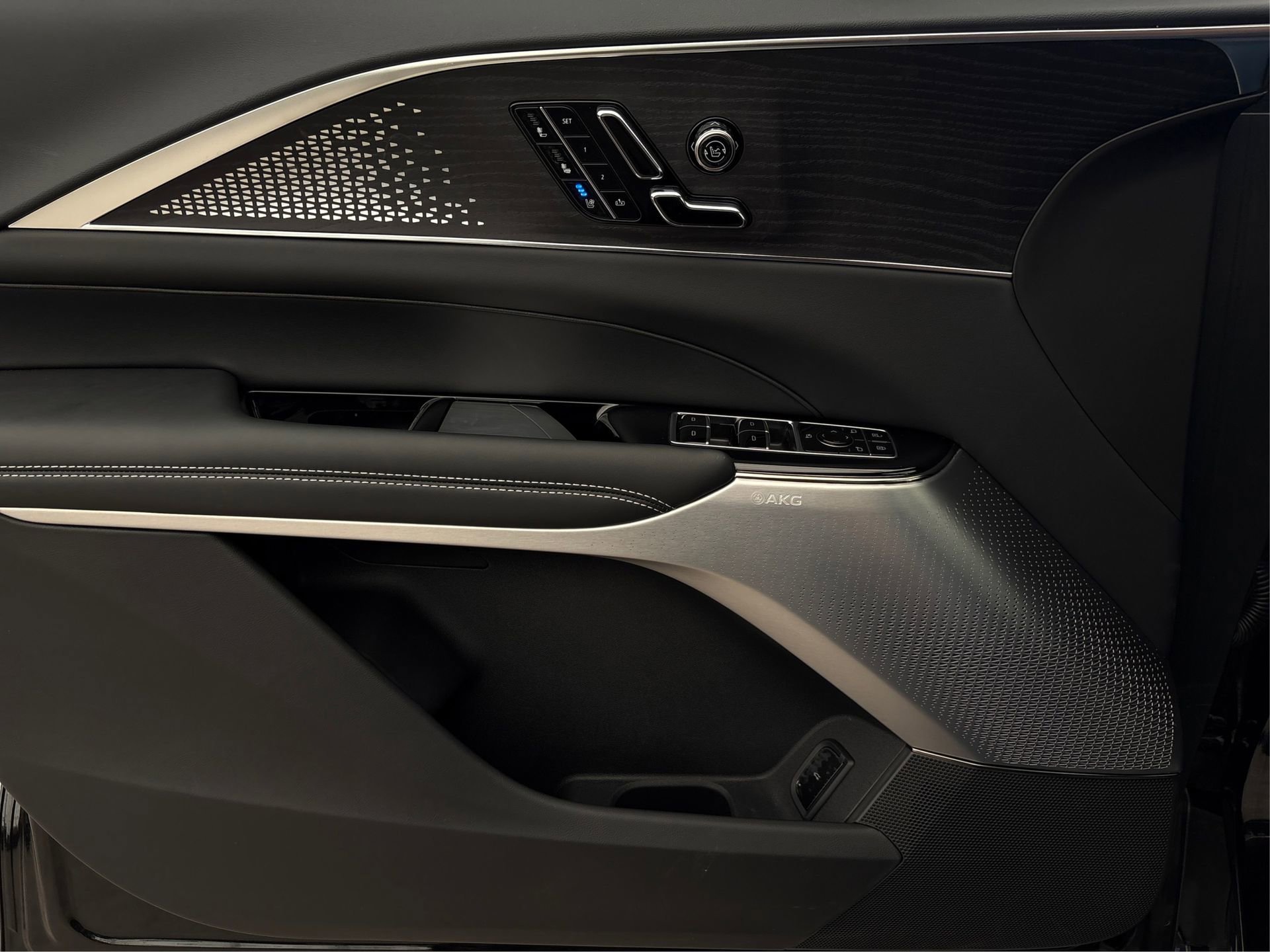 New 2026 Cadillac Lyriq V image 20