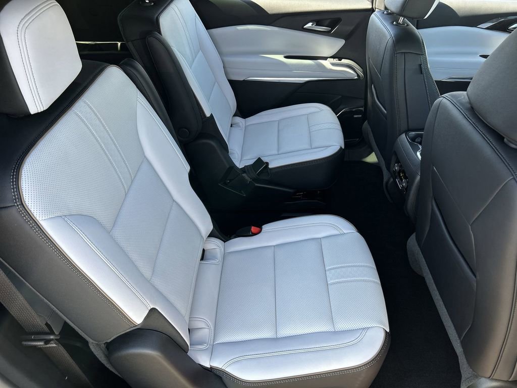 Used 2026 Chevrolet Traverse High Country FWD image 27