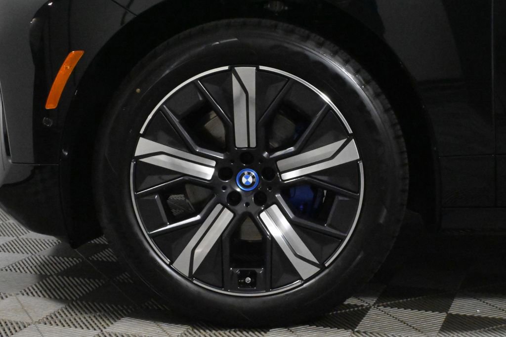 Used 2025 BMW iX xDrive50 w/ Premium Package image 12