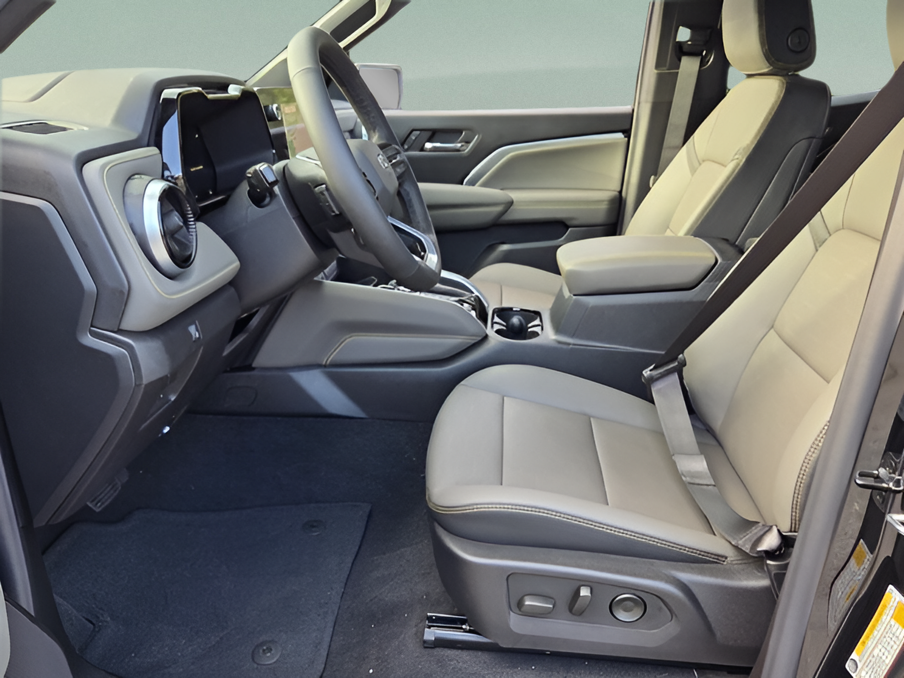 New 2026 Chevrolet Colorado ZR2 w/ Technology Package AWD/4WD image 9