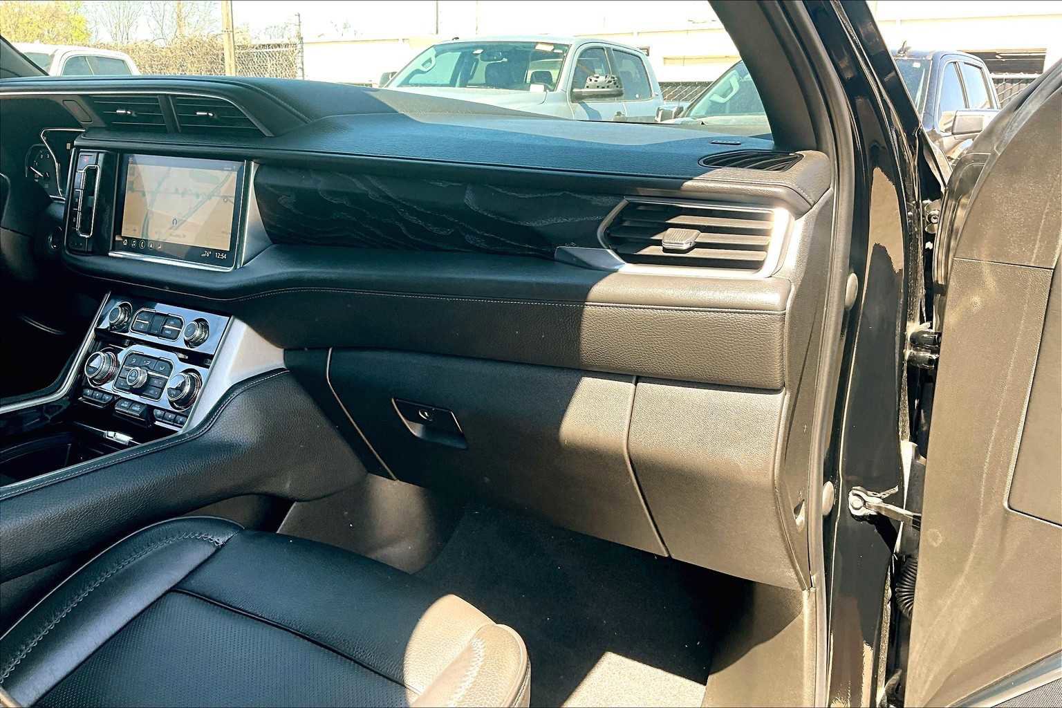 Used 2021 GMC Yukon Denali w/ Denali Premium Package image 19