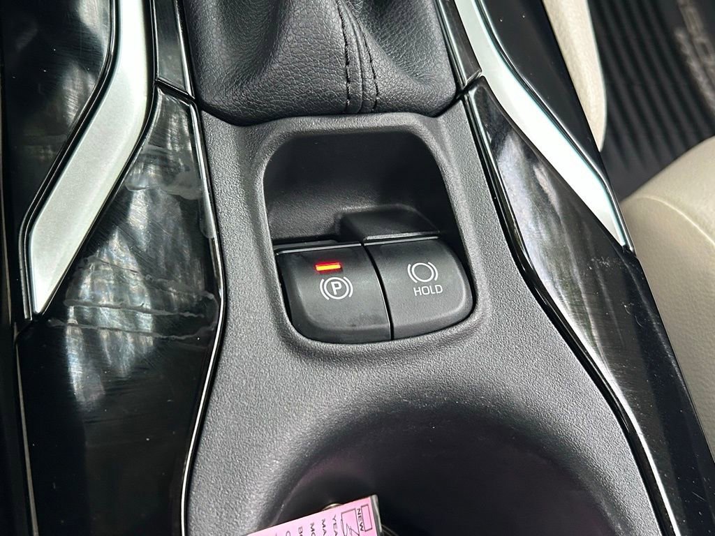 Used 2022 Toyota Corolla Cross XLE image 54