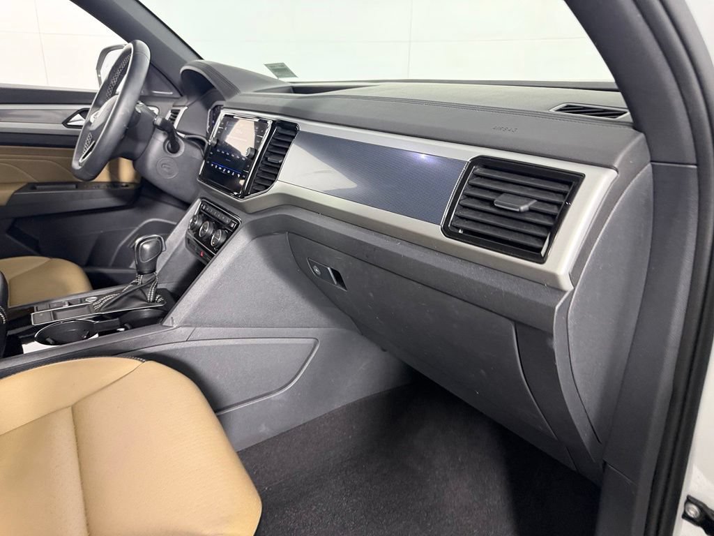 Used 2022 Volkswagen Atlas Cross Sport SE w/ Black Wheel Package FWD image 28