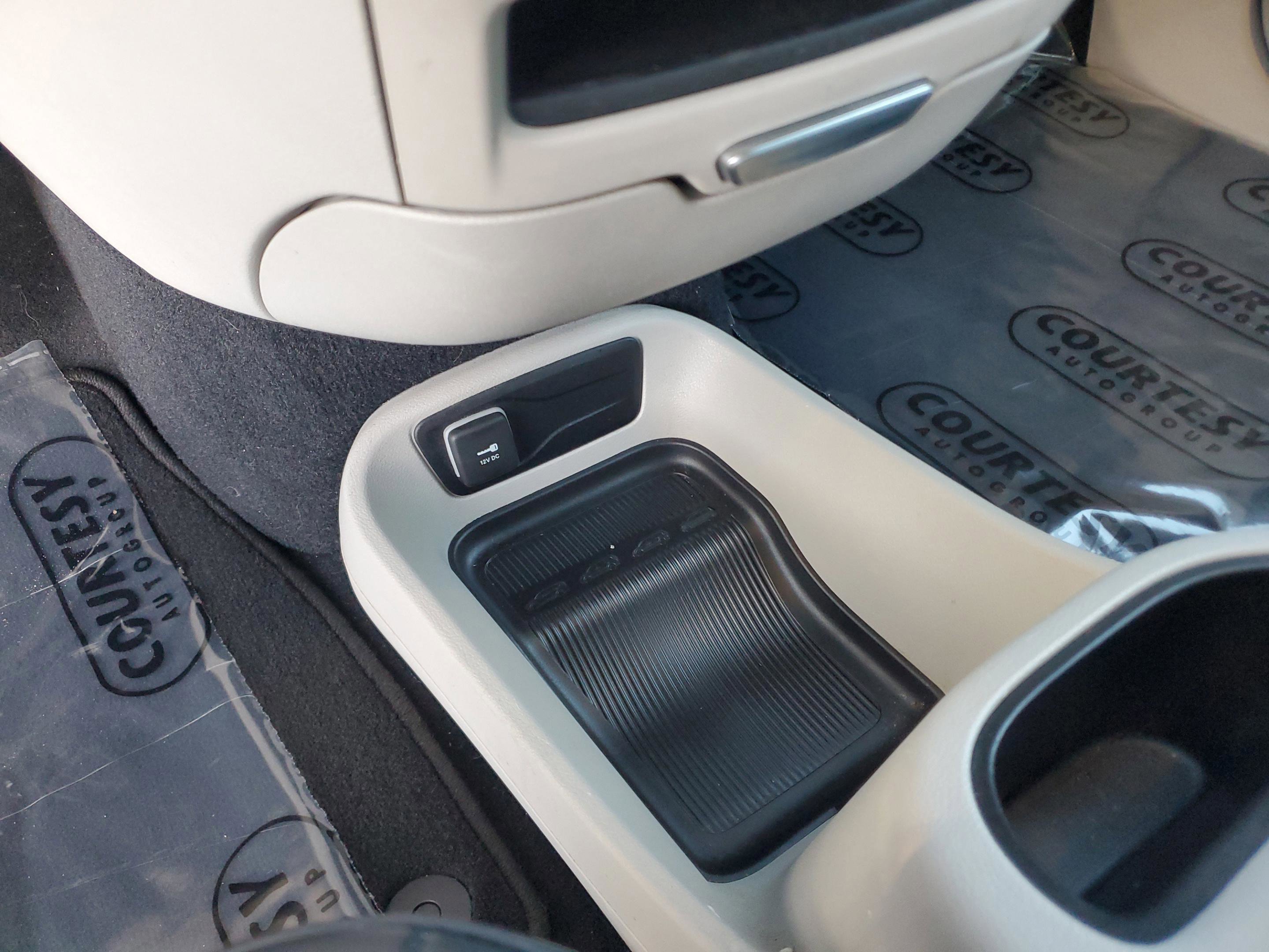 Used 2023 Chrysler Pacifica Touring-L image 25