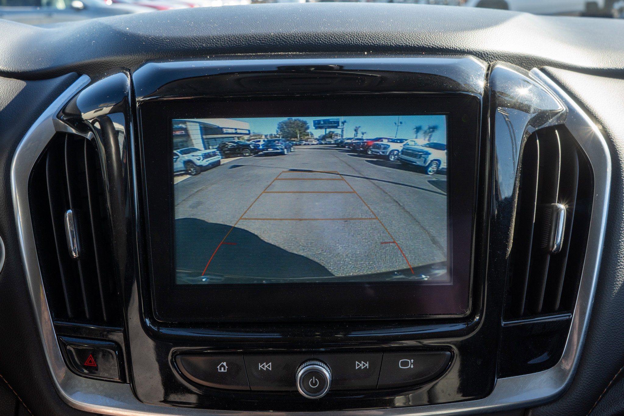 Used 2019 Chevrolet Traverse LT image 17