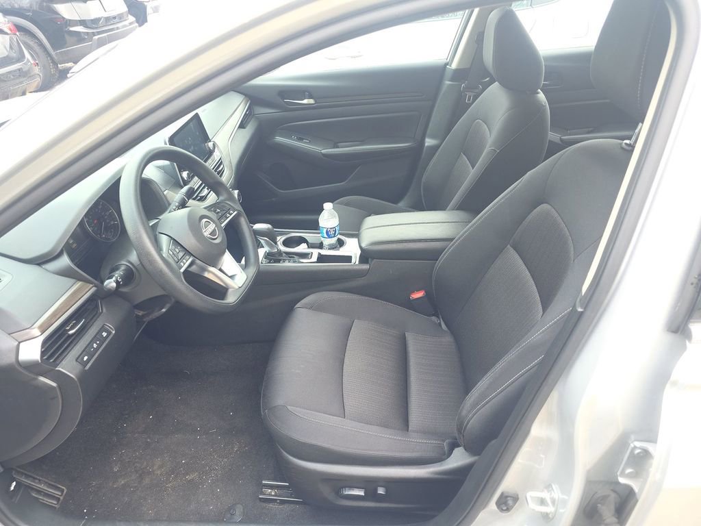 Used 2024 Nissan Altima 2.5 SV image 14
