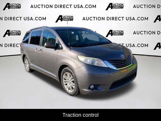 Used 2013 Toyota Sienna XLE image 5