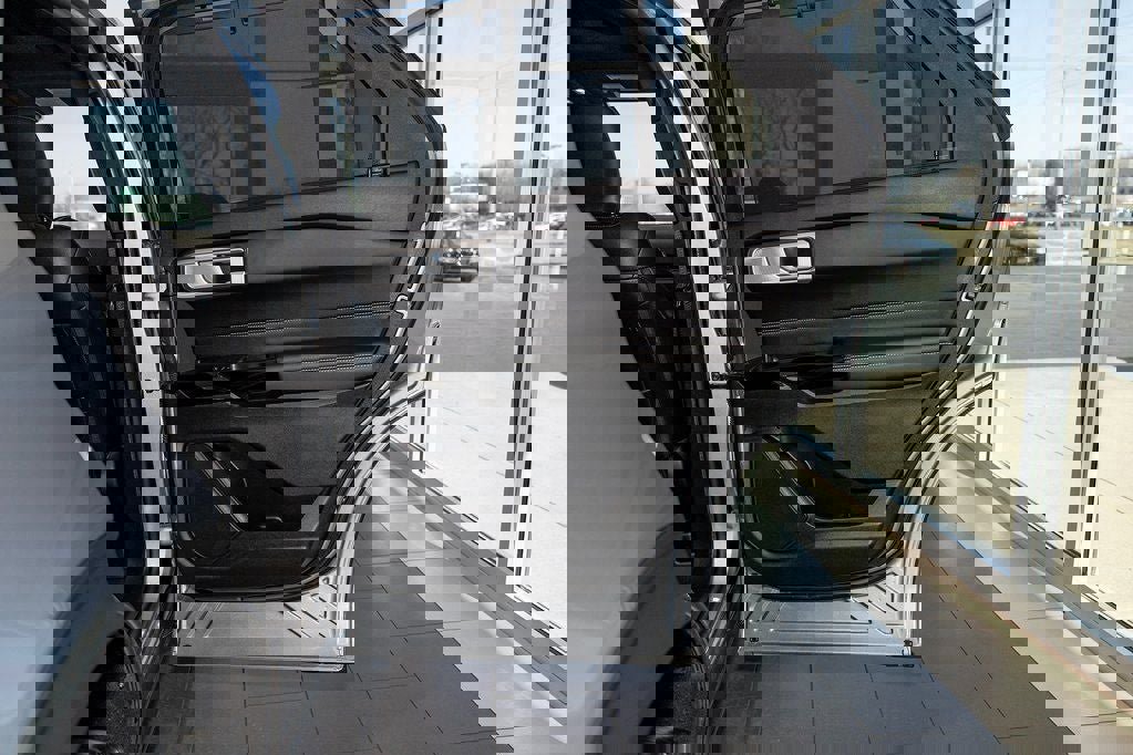 Used 2023 Ford Explorer ST w/ Equipment Group 401A image 33