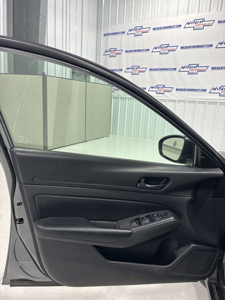 Used 2025 Nissan Altima 2.5 S image 11