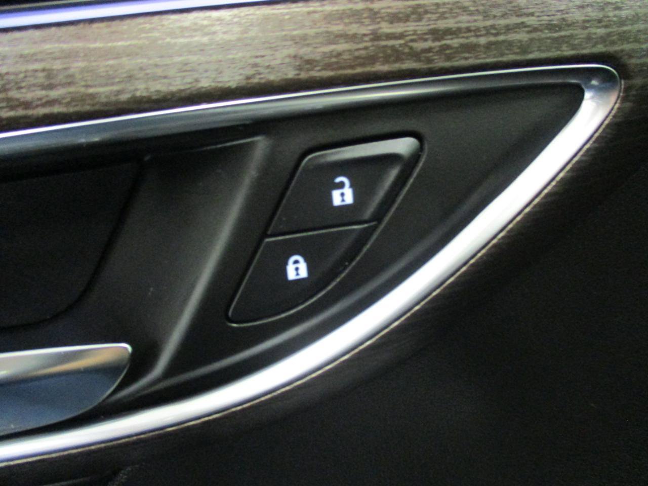 Used 2023 Buick Envision Avenir AWD/4WD image 17