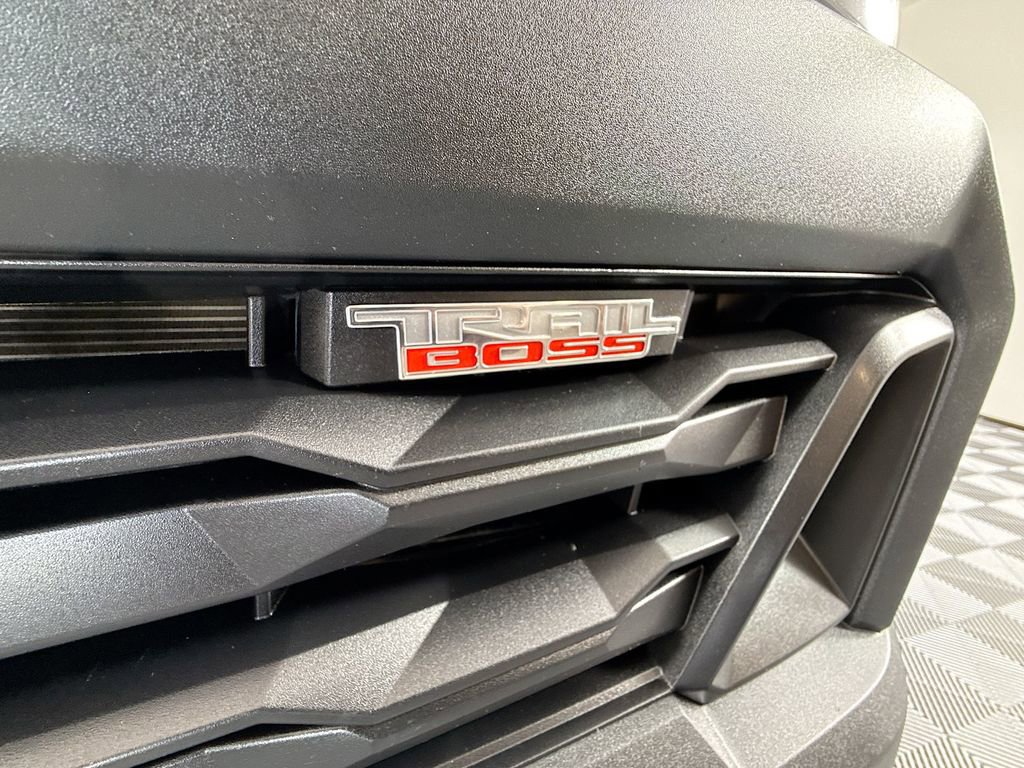 Used 2025 Chevrolet Colorado Trail Boss AWD/4WD image 3