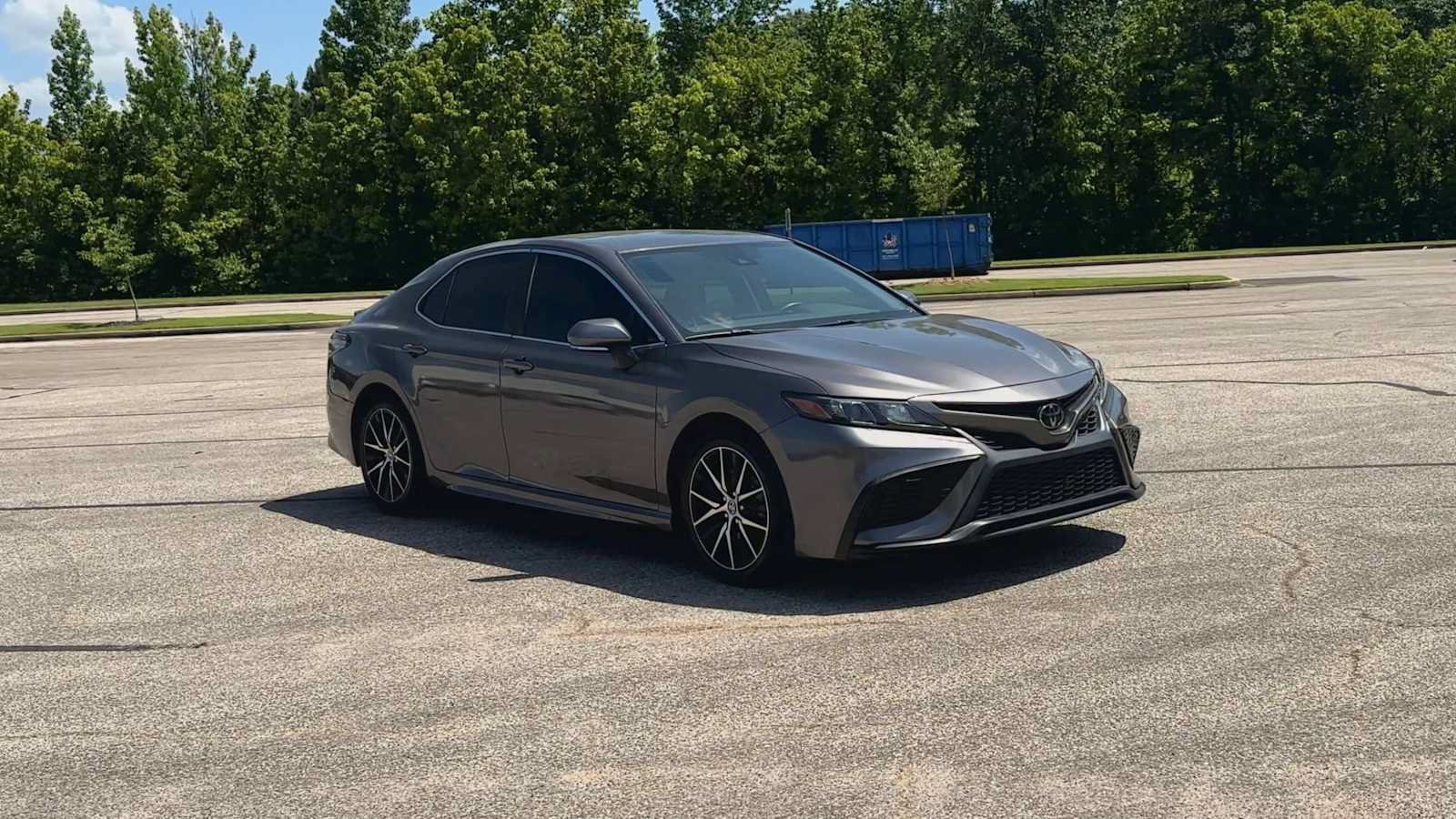 Used 2023 Toyota Camry SE FWD image 2