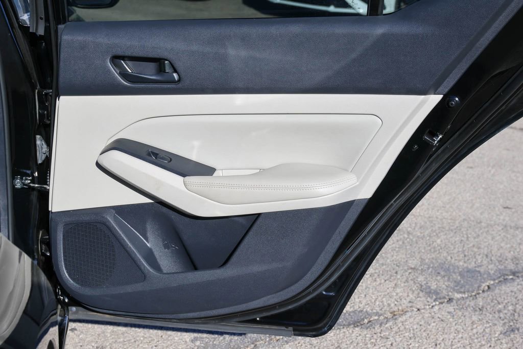 Used 2025 Nissan Altima 2.5 SV image 15