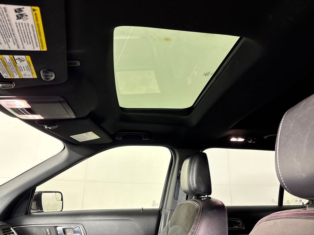 Used 2018 Ford Explorer XLT w/ Equipment Group 202A FWD image 35