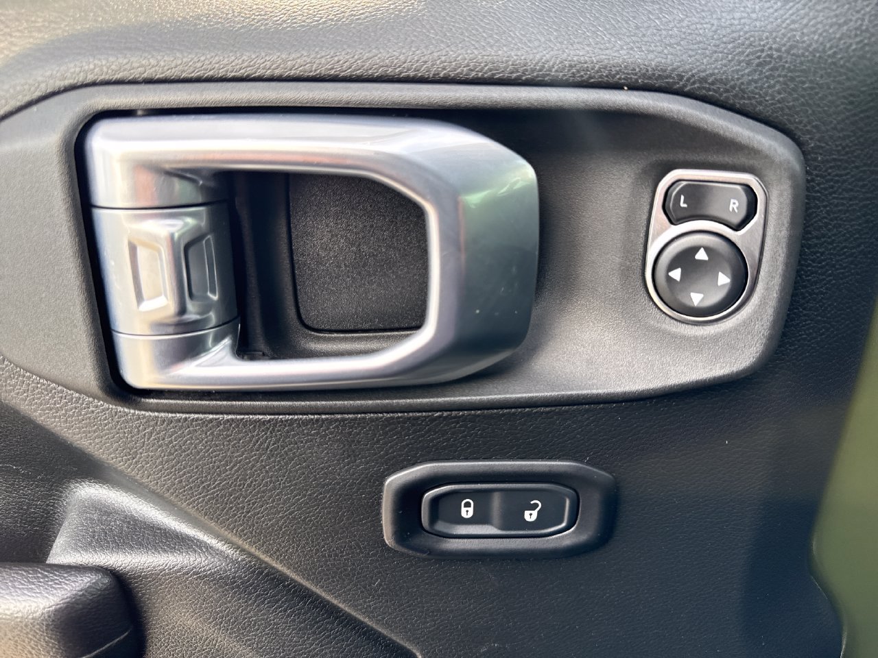 Used 2021 Jeep Wrangler Sport AWD/4WD image 24