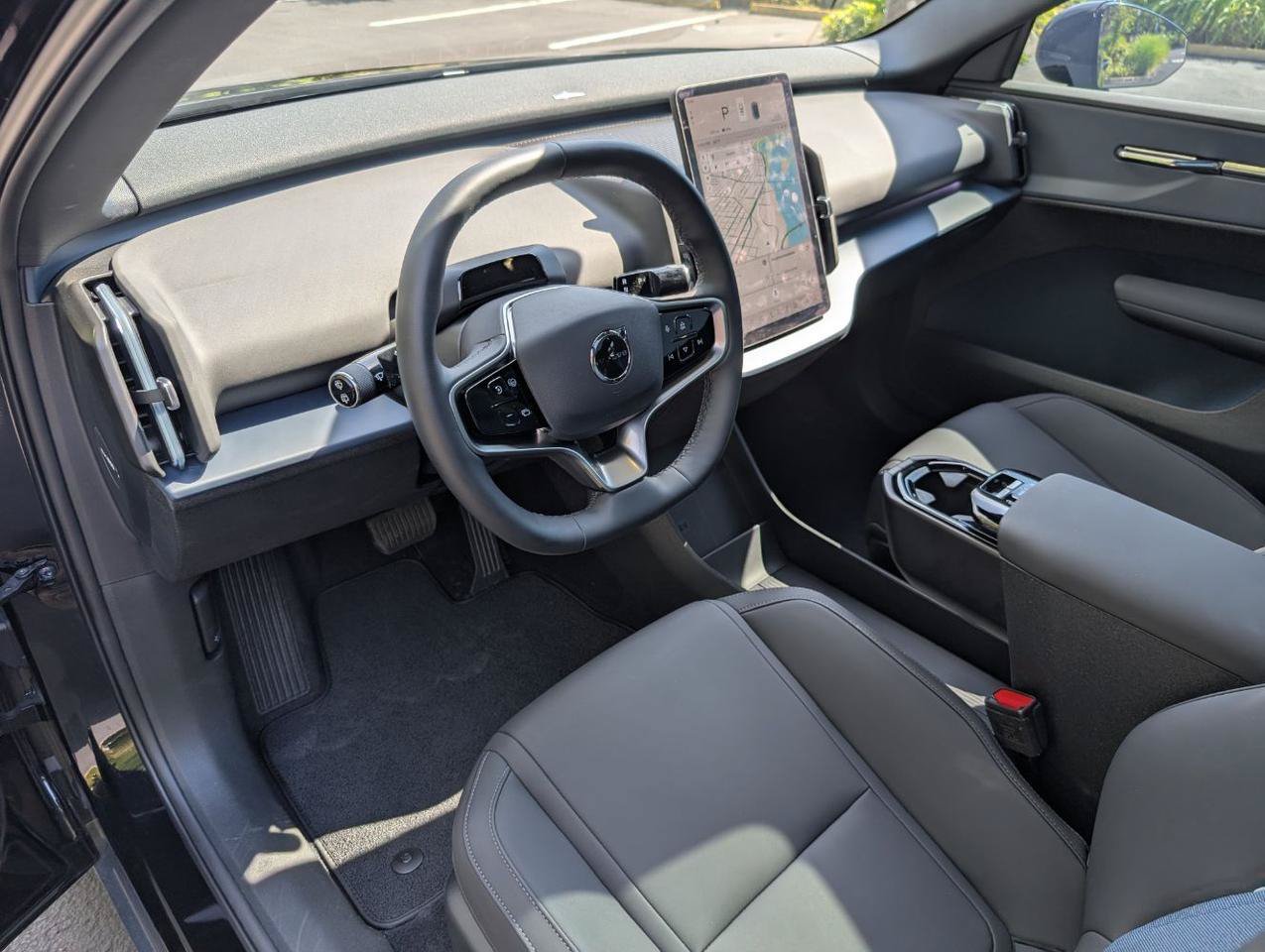 Used 2025 Volvo EX30 Plus w/ Protection Package Premier AWD/4WD image 9
