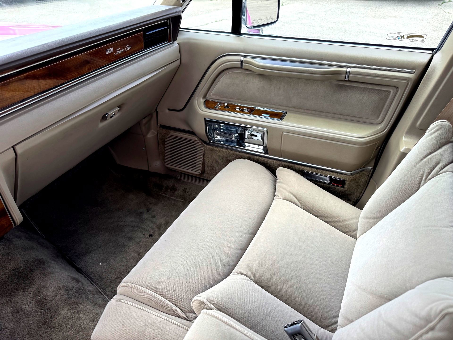 Used 1989 Lincoln Town Car Signature RWD image 42