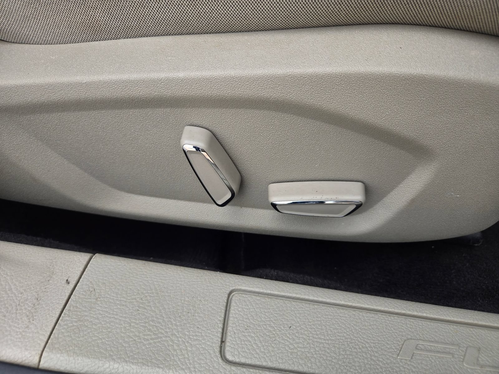 Used 2019 Ford Fusion SE FWD image 25